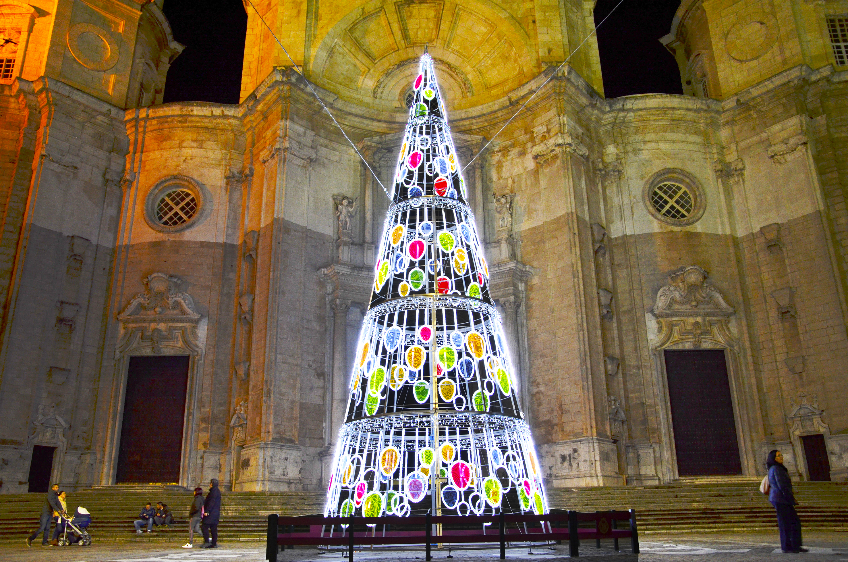 cadix-illuminations-arbre-de-noel-andalousie-espagne-ORIGINAL.jpg